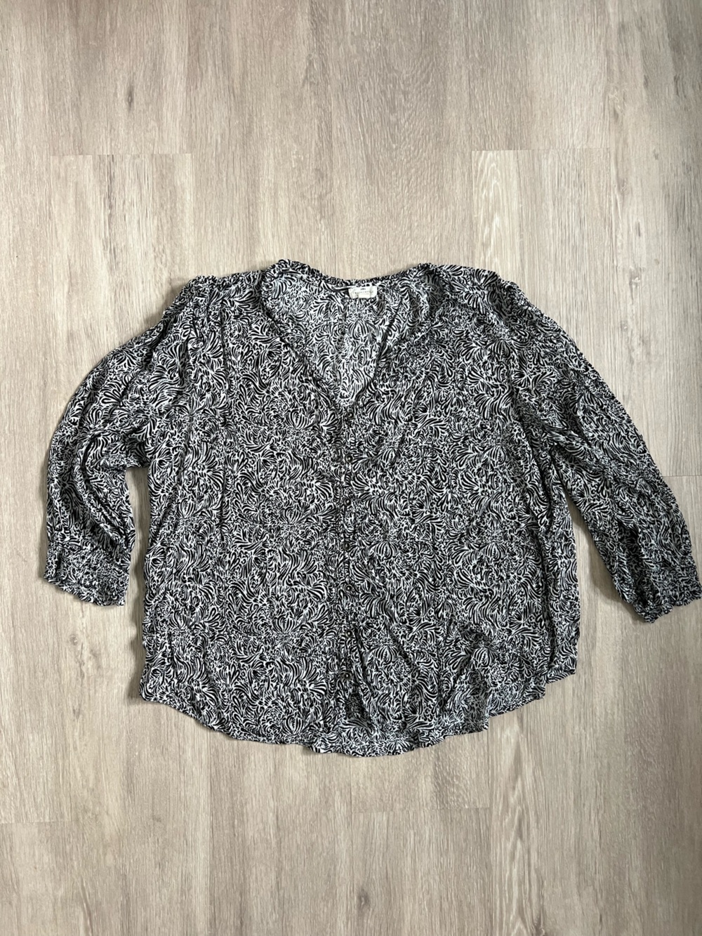 Black & White Printed V-Neck Blouse - Women's Top